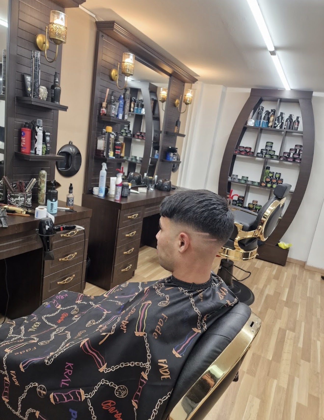 Fresh fade haircut at Coiffeur HASAN